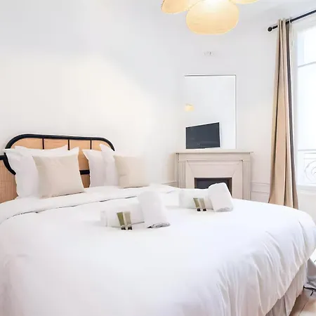 Tbs 320 - Superb With Eiffel Tower View