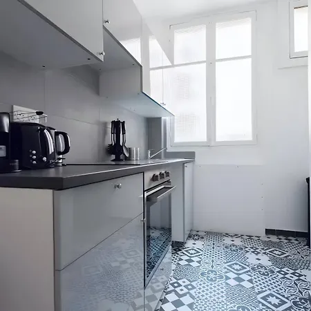 Tbs 320 - Superb With Eiffel Tower View